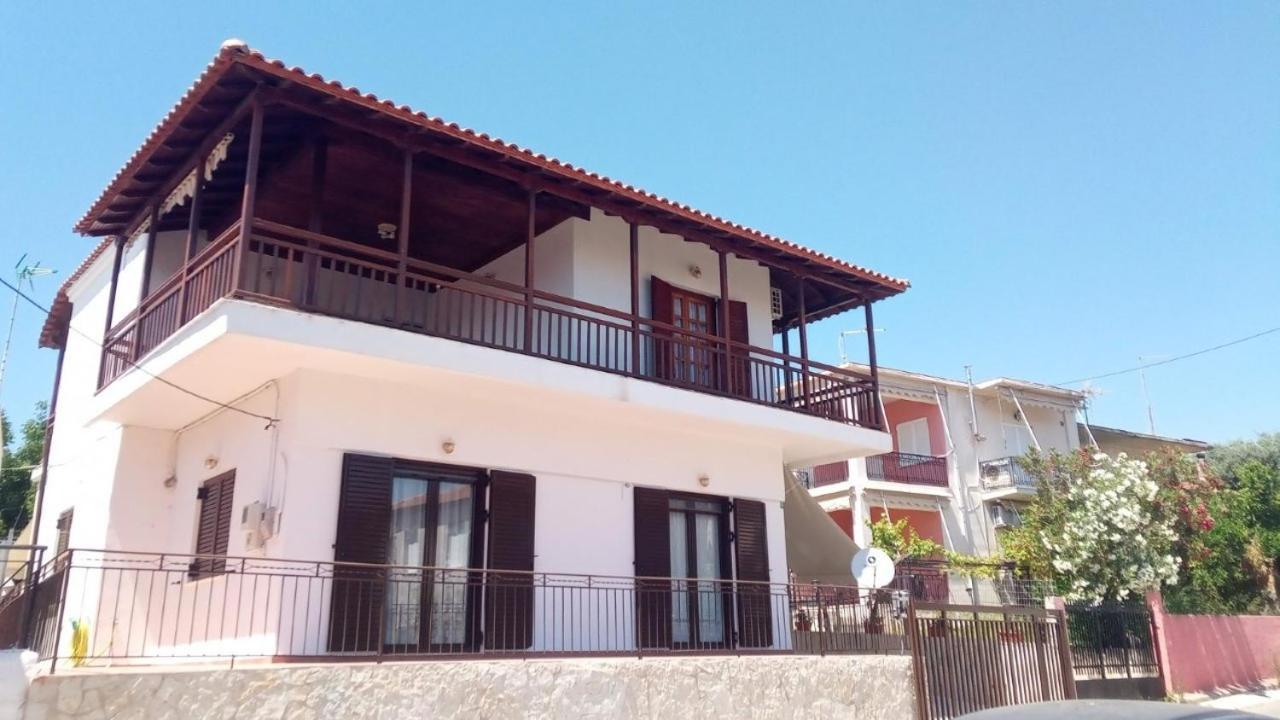 Balcony With View Villa Korifászi Kültér fotó